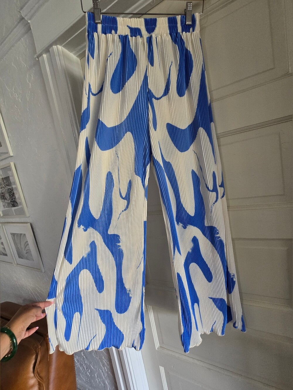 Blue & Cream Wide-Leg Printed Palazzo Pants - Women's - Picture 3 of 4